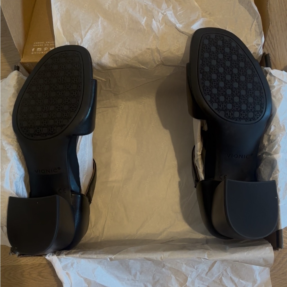 ✨ Moving SALE ✨ Vionic CHARDONNAY HEELED SANDAL - Picture 5 of 6